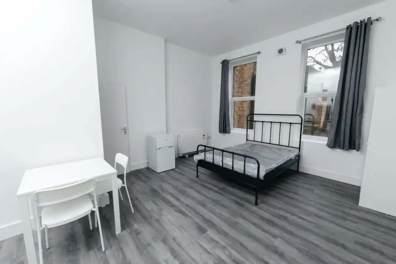 Hackney Conversion — image 8