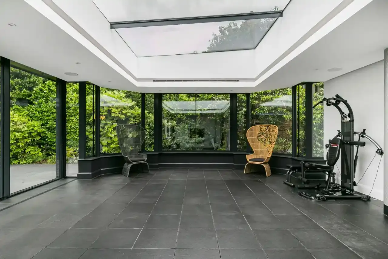 Manor Way Residence — image 7