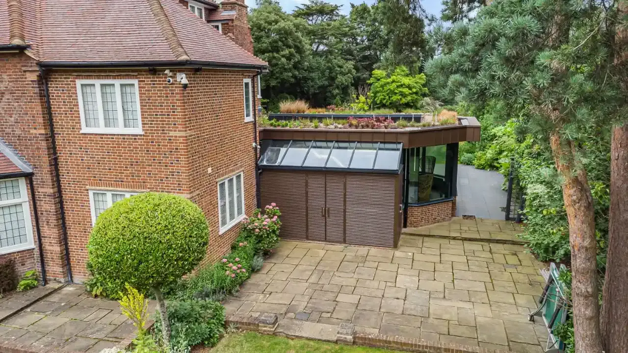 Manor Way Residence — image 8